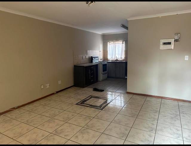 2 BEDROOM TOWNHOUSE FOR SALE IN THE ORCHARDS